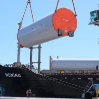 Po elisah iz Luke potujejo še stolpi za vetrnice