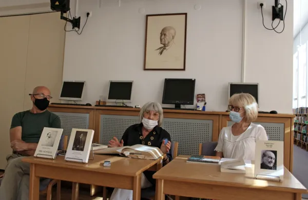 Na predstavitvi knjige Danilo Lokar Dnevniki 1983-1988, z leve 
direktor Lavičeve knjižnice Artur Lipovž,  avtorica prepisa in  
spremnih besedil Ivana Slamič in bibliotekarka Marija Bajc.