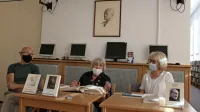 Na predstavitvi knjige Danilo Lokar Dnevniki 1983-1988, z leve 
direktor Lavičeve knjižnice Artur Lipovž,  avtorica prepisa in  
spremnih besedil Ivana Slamič in bibliotekarka Marija Bajc.