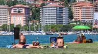 Hotelirji so letos znova opozorili pristojne, naj gostincem ne 
dovolijo kršenja pravil o obratovalnem času in prekomernem 
hrupu. 