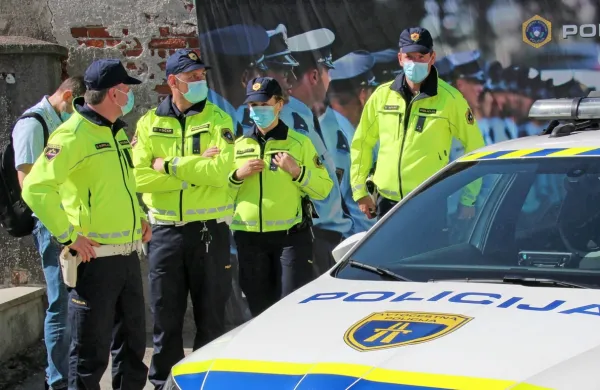 V policiji dva dni pred uveljavitvijo pogoja PC nimajo še nobenih 
natančnih navodil. 