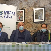 Predstavitev slovenskih turističnih kmetij na Barkolani so predstavili (z leve): Erik Masten in Franc Fabec, tajnik in predsednik Kmečke zveze,   Vladimir Čeligoj v 
imenu Agraslomak in ministrstva za kmetijstvo, predsednik združenja turističnih kmetij Slovenije Matija Vimpolšek in Zoran Ožbolt iz Gorskega Kotarja.