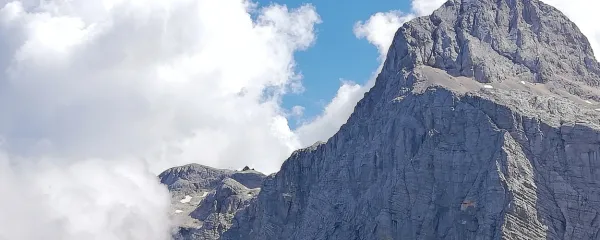 S predvidevanjem težke prihodnosti povzročimo, da nas strah 
pred njo hromi že danes.