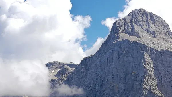 S predvidevanjem težke prihodnosti povzročimo, da nas strah 
pred njo hromi že danes.