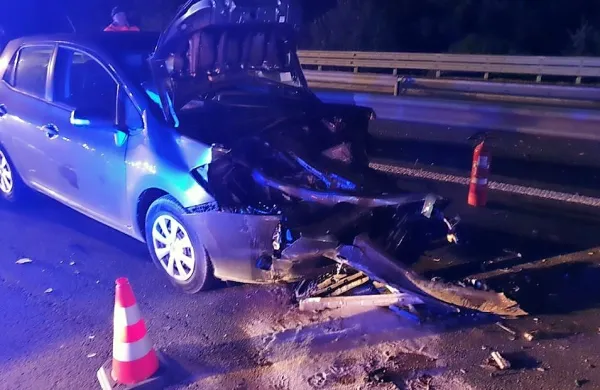 Na tekajočega Romuna je prva naletela 24-letna voznica in se mu 
uspešno izognila, za njo pa so v naletu trčila še štiri vozila. 