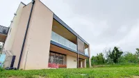 Prostori vrtca v Kojskem, kjer je občina pred tremi leti  dozidala 
energetsko varčno stavbo, so zaradi vse večjega števila vpisanih 
otrok že pretesni.