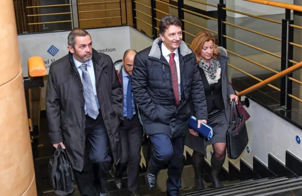 Andraž Novak, Drago Matić in Irena Vincek so na sodišče vložili 
tožbo, ker so prepričani, da je bil njihov odpoklic nezakonit, 
sodišče pa je sklenilo, da o  tem ne bo odločalo.  