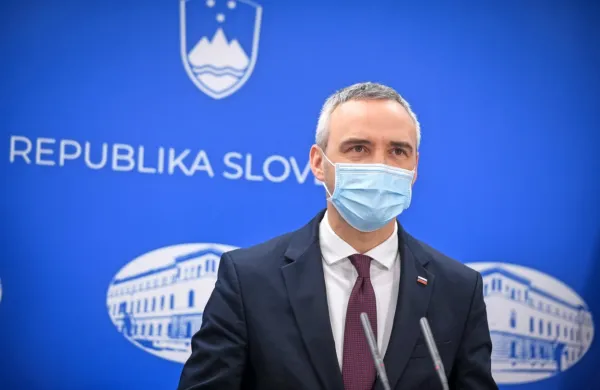 Minister Janez Cigler Kralj meni, da bo mini socialna reforma 
izboljšala položaj najbolj ranljivih skupin.