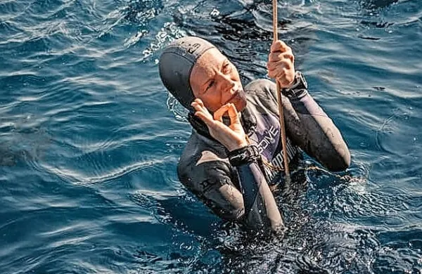 Še en uspešen potop Alenke Artnik in z njim osvojen naslov 
svetovne prvakinje v disciplini z dvema plavutkama.