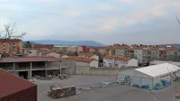 Na mestu, kjer so trenutno skladišča za potrebe podjetja Gradbena Oskrba d.o.o. bodo nekoč stala stanovanja. Kdaj bo to, je 
odvisno tudi od birokracije.