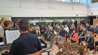 Če gre soditi po večeru v  avli divaške šole, se za sožitje med šolarji, krajani Divače in stanovalci Doma na Krasu, ki se bodo priselili k njim, ni bati. 

 