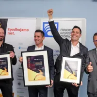 Z leve: Boštjan Udovič (Metalimpex), Jernej Čopi, Andrej Klančar 
(Klančar Žerjavi) in predsednik Primorske gospodarske zbornice 
Tadej Gosak.