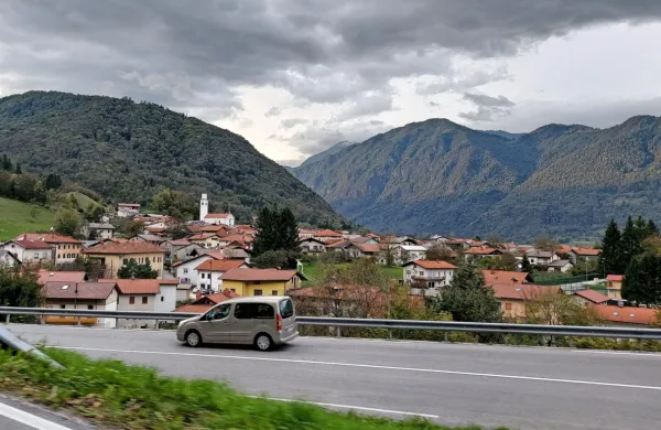 Večina domačinov in direkcija so soglasni: Volče bo odrešila 
obvoznica s predorom in viaduktom. 