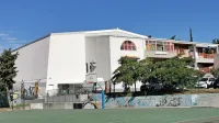 Nova fasada na športni dvorani v Luciji. 