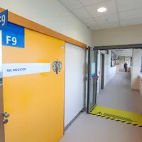 Del najetih prostorov srčnega centra Medicor, ki se sicer zajeda v 
prenovljeni trakt za hemodializo, je ostal na dosedanji lokaciji.  