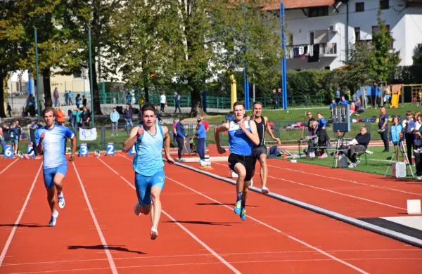 Andrej Skočir (drugi z leve) je daleč najboljši slovenski mladinec v teku na 100 in 200 metrov. 