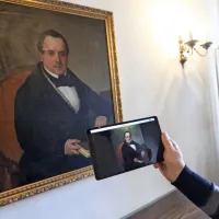  Z odčitavanjem QR kode na posameznih točkah v Pretorski palači 
je  moč spoznati pomembne dogodke in ljudi, ki so zaznamovali 
preteklost v mestu. 