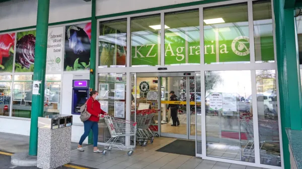 Lokalni trgovci napovedujejo, da bodo cene zvišali le toliko, 
kolikor jih bodo lokalni dobavitelji, ali pa še manj. 