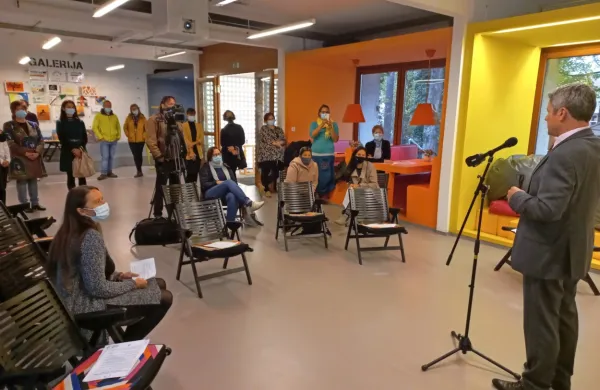 Postojnski župan Igor Marentič je na zaključnem dogodku projekta pohvalil prizadevanja za pomoč priseljencem na območju Postojne.   
