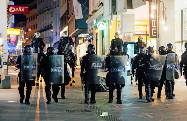 Policija je v zadnjem letu stopnjevala uporabo prisile na protestih, 
shodih ... 