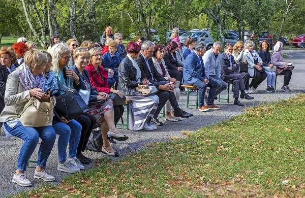  Praznovanje 10-letnice varne hiše Kras so obeležili v simboličnem 
okolju jame Vilenica.