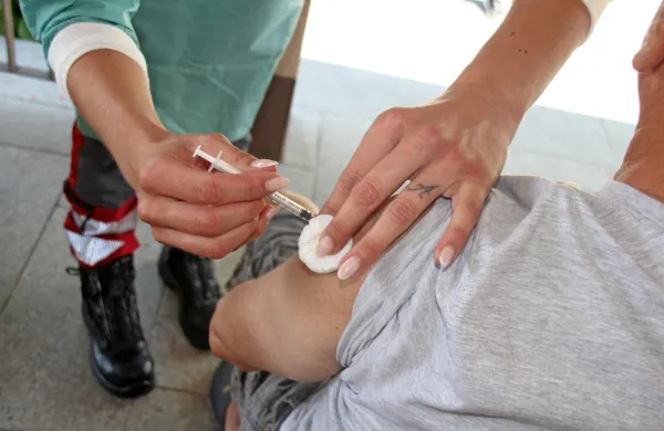 Tudi Roman Jerala poudarja, da so sedanja cepiva dovolj dobra 
zaščita tudi pred novo različico delte AY4.2  novega koronavirusa.  