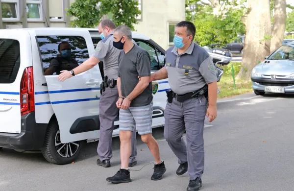 Štefan Mavri je od sredine marca zaradi umora v Spodnji Idriji v 
priporu v Solkanu.