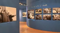 Ruski predsednik Mihail Gorbačov in Milan Kučan, na drugi strani 
pa škof Alojz Šuštar, Ivan Oman, Lojze Peterle, Jožef Školjč in 
druge osebnosti, ki jih je v objektiv ujel Joco Žnidaršič.   