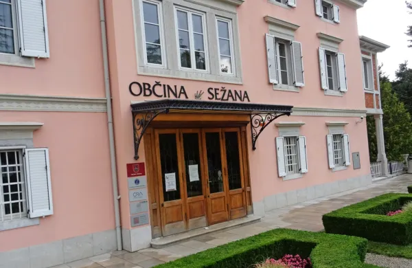 Na sežanski občini ne nameravajo zaposliti direktorja občinske 
uprave.