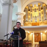 Komisijo za orgle, ki je vodila postopek postavitve, vodi Martni 
Šuštar, tudi kolavdator orgel in zvonov v koprski škofiji.