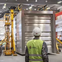 Peč s 327 kvadratnih metrov efektivne pečne površine ima 
kapaciteto peke do štiri tone kruha na uro.