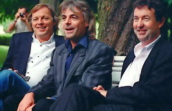 Pred tremi desetletji so se v bendu   Pink Floyd bratili  (z leve)  David Gilmour,  Rick Wright in Nick Mason.  