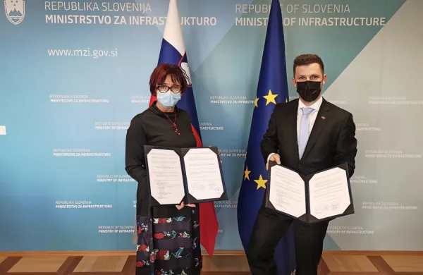 Sporazume o sofinanciranju obvoznice in dveh krožišč sta podpisala 
županja Saša Likavec Svetelšek in državni sekretar Aleš Mihelič.