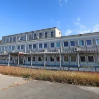 Stavbo v Ulici 15. maja, ki jo je leta 2018 kupila Islamska skupnost 
v Sloveniji, bodo porušili, ker ni primerna za uporabo. 