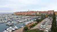 Pod Lonko bi občina zgradila garažno hišo s 392 parkirnimi mesti, 
potem bi staro mestno jedro zaprla za promet. Bele je poudaril, da 
tega ne morejo narediti, dokler ljudem ne ponudijo rešitve.    