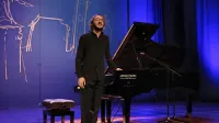 Aleksander Gadžijev je na svojem prvem nastopu v Sloveniji po  
izjemnem uspehu v Varšavi hvaležnemu občinstvu postregel s kar 
petimi dodatki.   