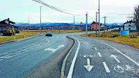   Med največjimi naložbami  bo nadaljevanje gradnje vodovoda v 
Radohovi vasi in Slovenski vasi (na fotografiji gradnja na poti od 
Selc).  
