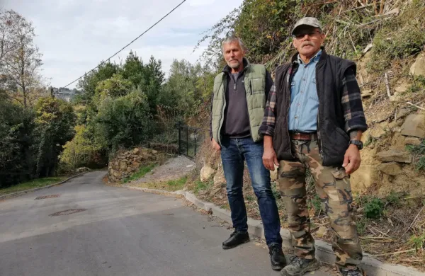 Mojstra suhogradnje Dejan Zadravec in Sergij Palčič. 