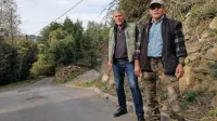 Mojstra suhogradnje Dejan Zadravec in Sergij Palčič. 
