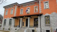 Z obnovo palače, ki je po ukinitvi postojnske policijske uprave leta 
2011 samevala prazna, so v Postojni pred propadom uspeli rešiti  
pomembno kulturnozgodovinsko stavbo.