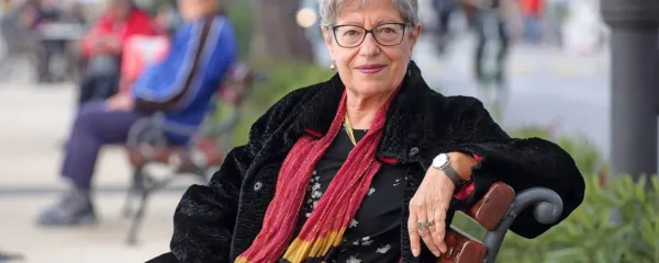 Sociologinja prof. dr. Tanja Rener pravi, da bi bilo najlaže reči, da 
to, kar se zdaj dogaja, ni razumno, smotrno in zdravo, a   so zadeve 
bolj zapletene.