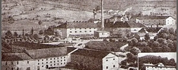 Razglednica Senožeč iz leta 1911 s pivovarno, ki je v tem letu   
zvarila kar 35.000 hektolitrov piva. 