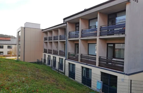 Po neuspešni kandidaturi za prenovo doma, bodo v Postojni 
skušali odločevalce prepričati v gradnjo novega doma.    