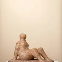 Kopalka / Bagnante, s.d., kamen, 42 x 55 x 32 cm