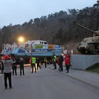 V novem prebivališču bo policijskemu čolnu P-111 družbo delal 
tudi tank. 