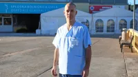  Prostovoljec  Jaka Šoba se je takoj odzval  klicu zdravstva na pomoč in se javil za delo na  covidnem odelku izolske bolnišnice, kjer so ga vzeli za svojega.