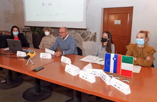 Projekt Zgodbe o ribištvu slovenske Istre skozi čas so včeraj predstavili v Manziolijevi palači v Izoli. 