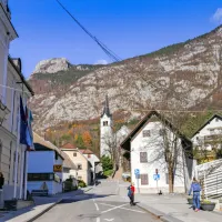  

Urejenost kraja in njegova infrastruktura sledita vse večjemu obisku.