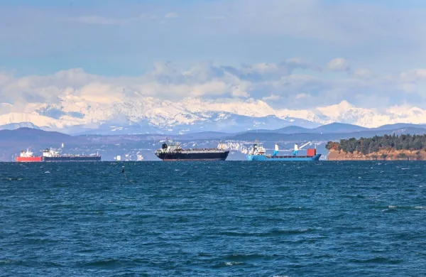 Burja je očistila obzorje in odprla pogled na zasnežene Alpe. 