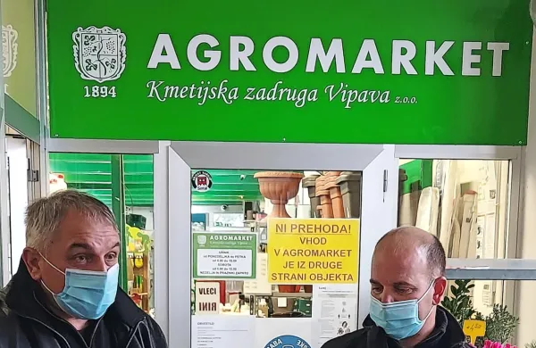 Član in predsednik upravnega odbora KZ Vipava Aleš Krečič (levo) 
in Aleš Kosovel.